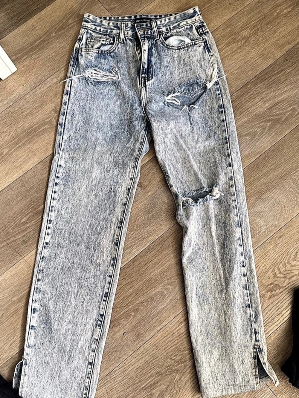 PrettyLittleThing Acid Wash Distressed Split Hem Straight Leg Jeans
